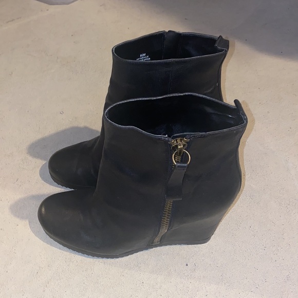 Black Nine West bootie - Picture 2 of 5